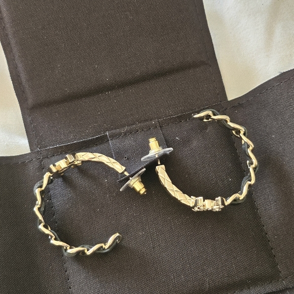 Brand new 2023 authentic Chanel cc hoops earrings with crystal & leather - Picture 9 of 17